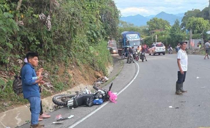 Motociclista muere tras invadir carril contrario para adelantar a camión en la Garganta del Diablo