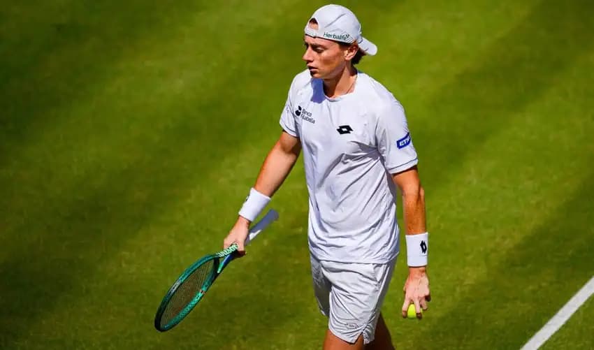 BUSE ELIMINA A TSITSIPAS EN MALLORCA