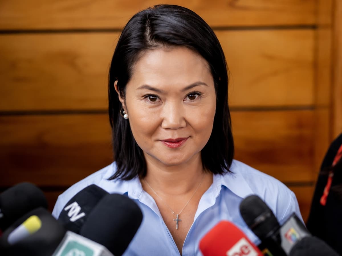 Keiko Fujimori gana por 49.641 votos y queda ante el reto de gobernar un país partido