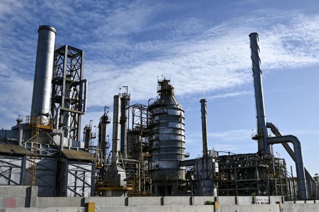 Petróleo vuelve a subir mientras el mundo mira a Ormuz con cautela