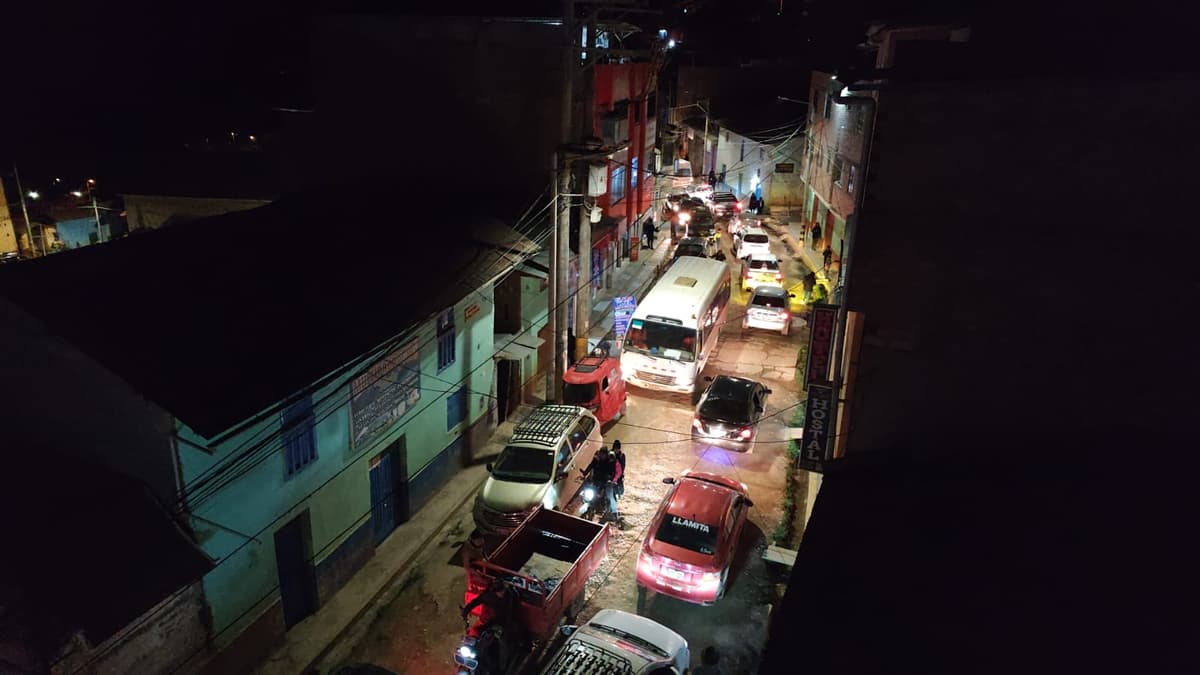 Chavinillo queda atrapado por congestión vehicular en horas punta