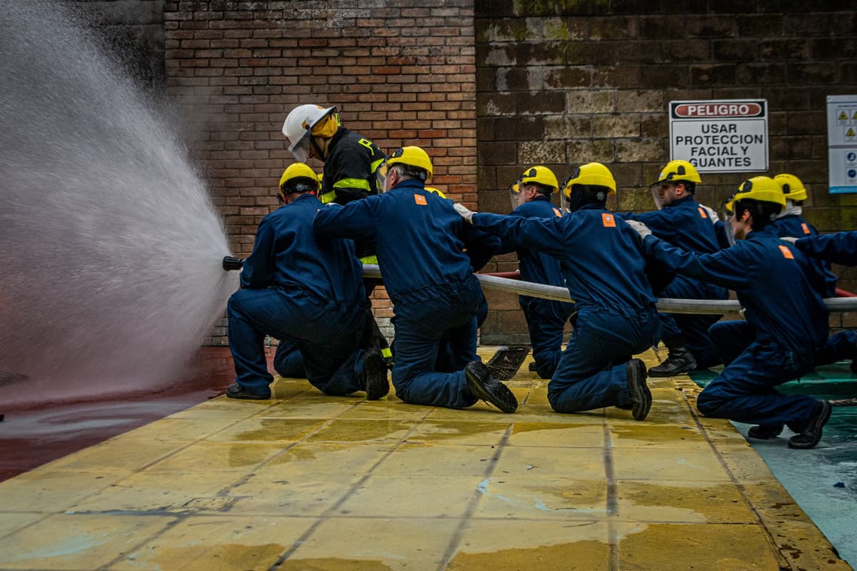 Perú envía a más de 40 bomberos del Grupo USAR a Venezuela tras terremotos