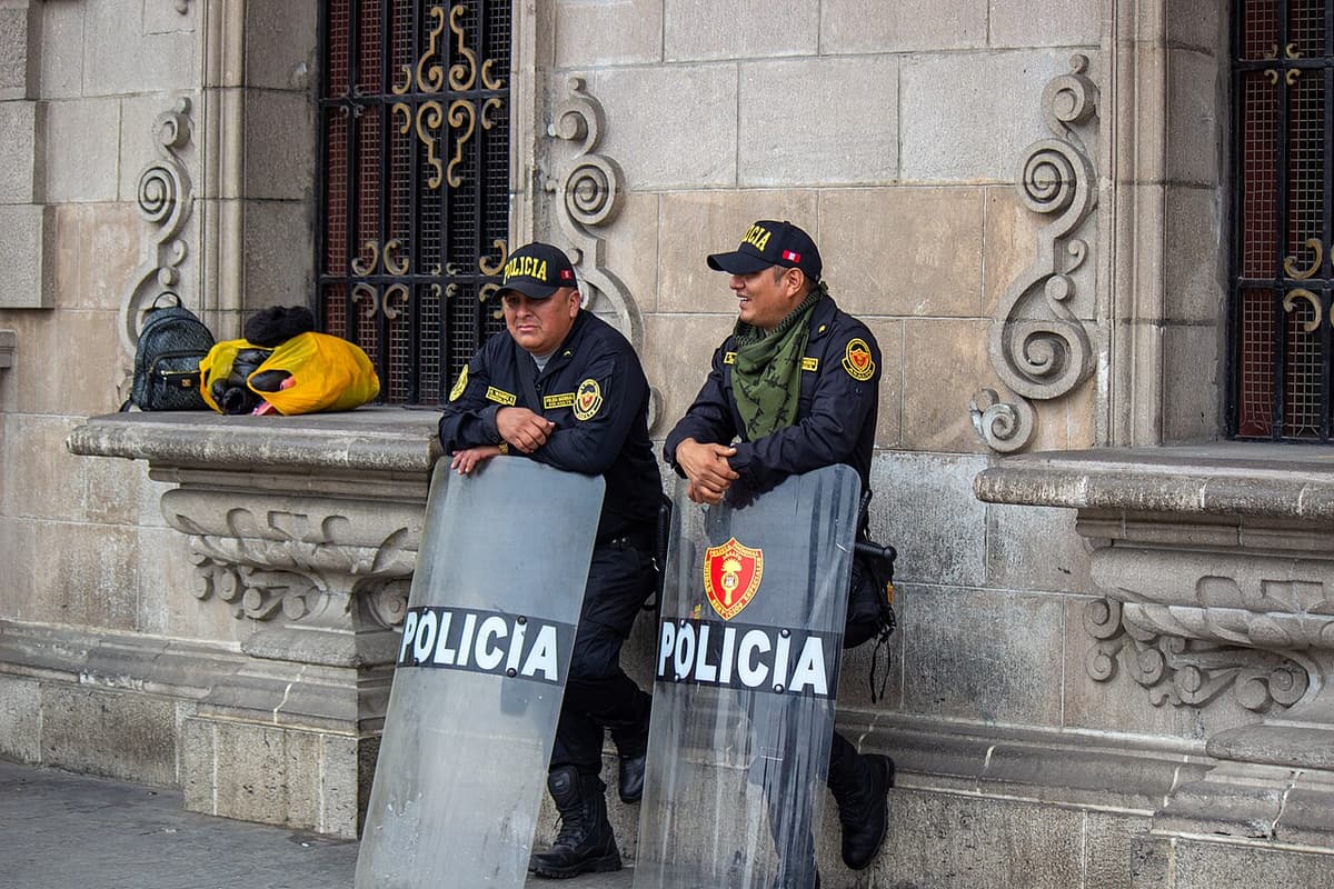 Gobierno oficializa incremento salarial para FF.AA. y Policía Nacional