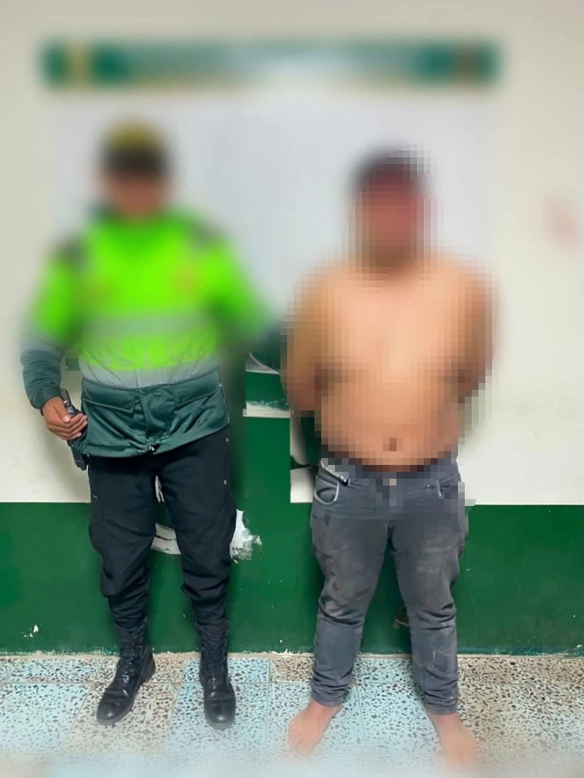 Pasajeros frustran presunto asalto a bus, pero defensa del detenido denuncia confusión
