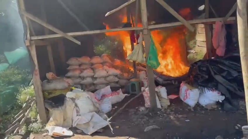 Destruyen campamento de minería ilegal con socavón de 30 metros en Monzón
