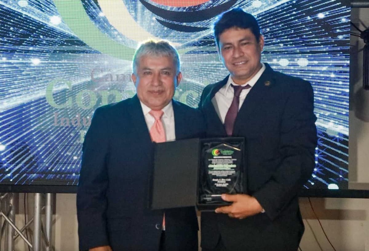 Condecoran a Pulgar durante aniversario de Cámara de Comercio de Leoncio Prado