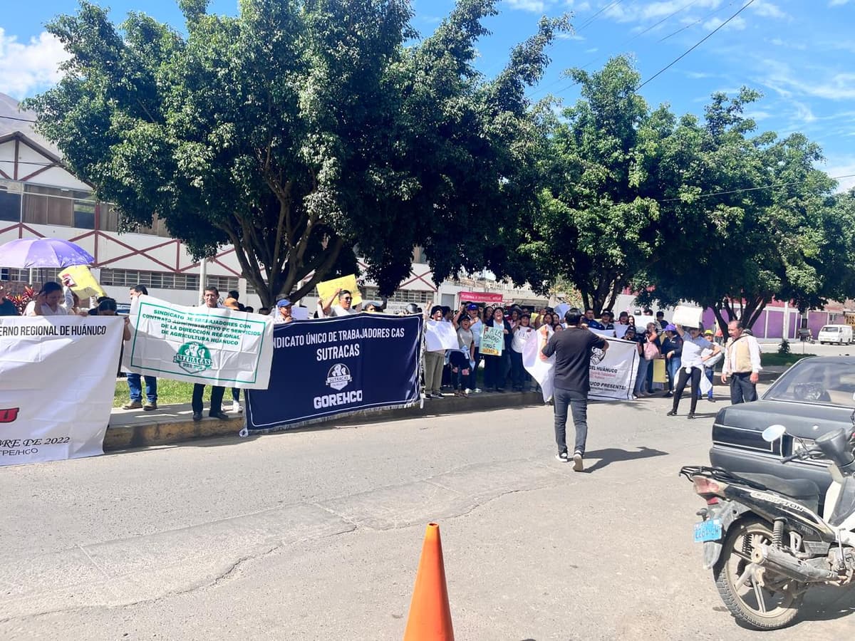Trabajadores CAS protestan en Huánuco contra pago gradual de CTS y gratificación