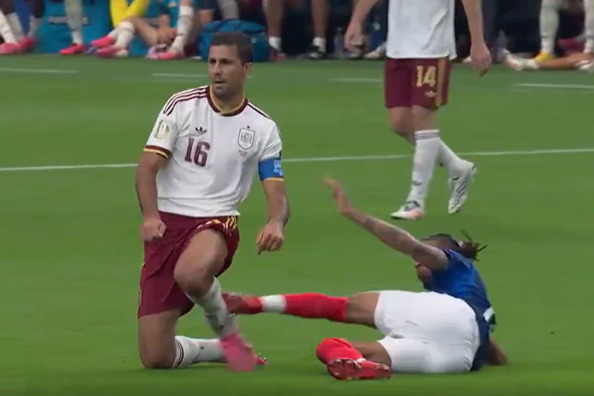 ¿Era roja? El duro planchazo de Olise sobre Rodri desata polémica en España vs. Francia