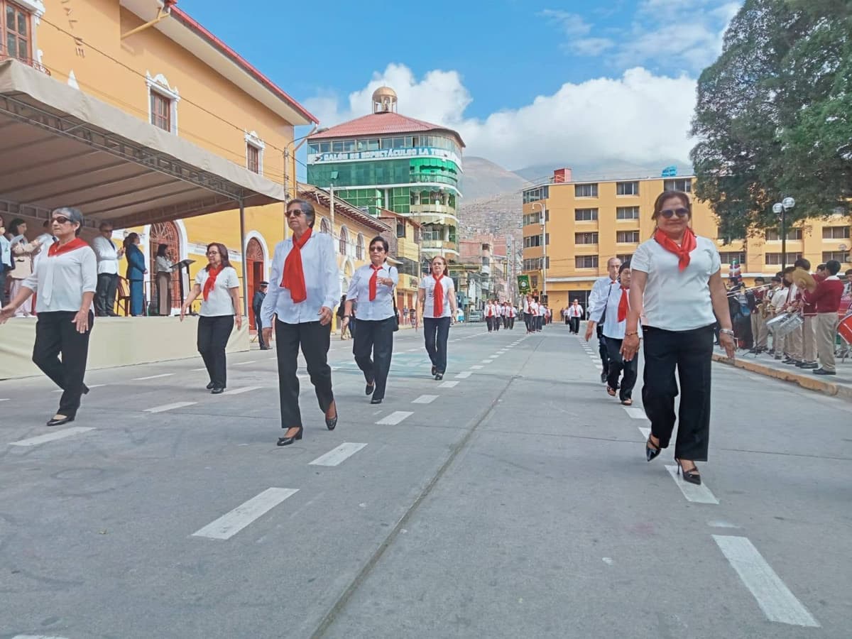 Exalumnos del Hermilio Valdizán celebran 82 años de su colegio emblemático