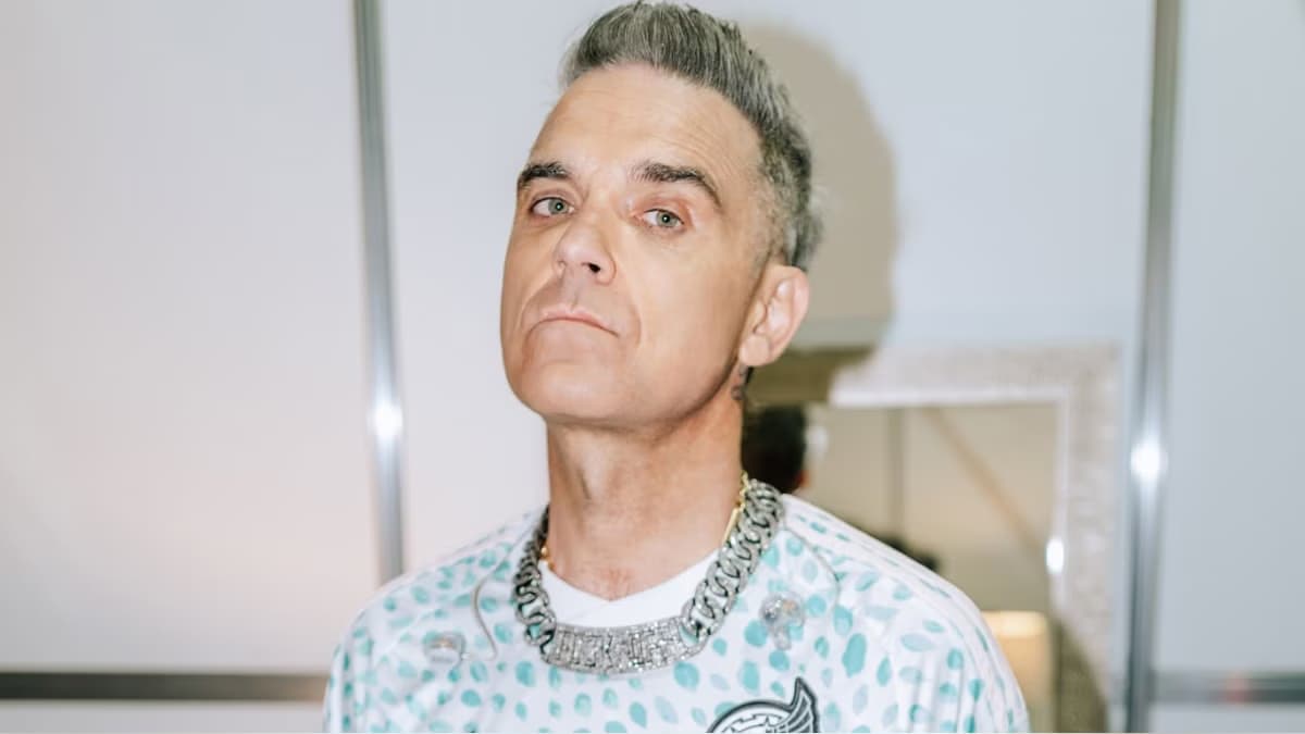 Robbie Williams aclara que objeto blanco en video viral era una menta, no drogas