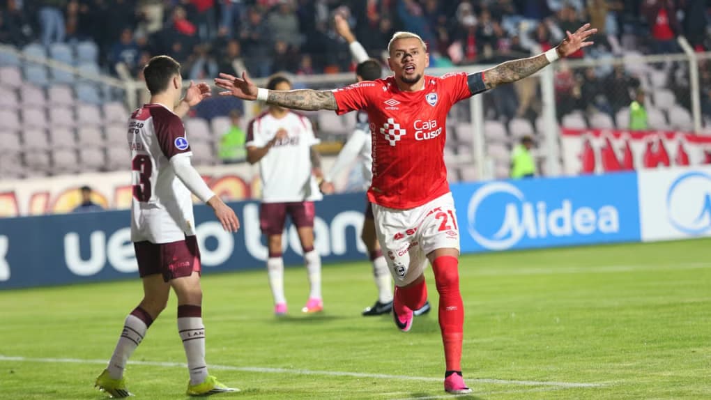 Cienciano aplasta a Lanús y avanza