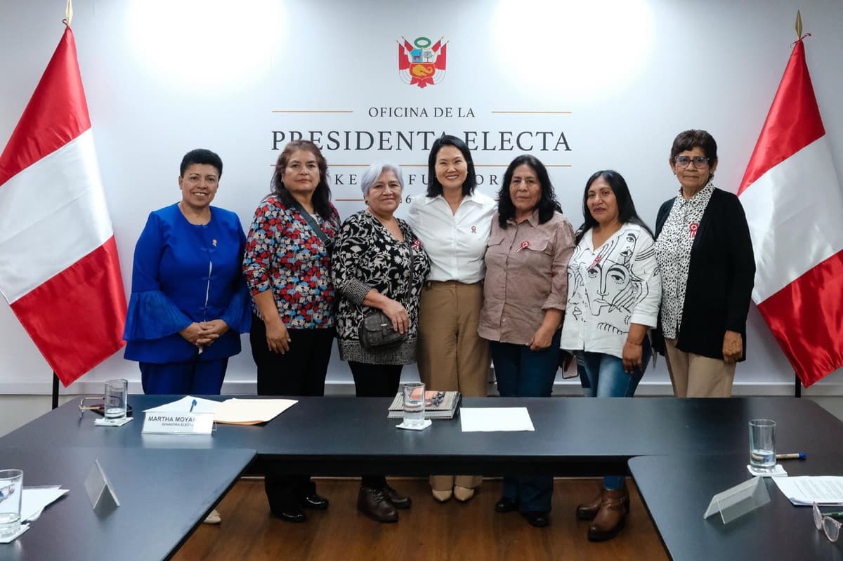 Keiko Fujimori se reúne con madres del Vaso de Leche de Lima y Callao