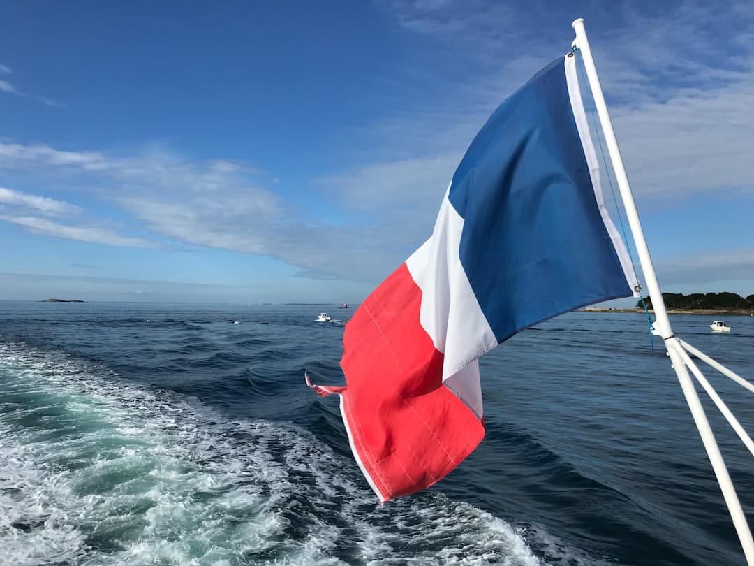 Marine Le Pen inicia campaña presidencial tras ratificación de condena por malversación