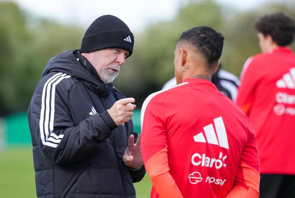 Mano Menezes planifica el futuro de la selección peruana con miras al Mundial 2030
