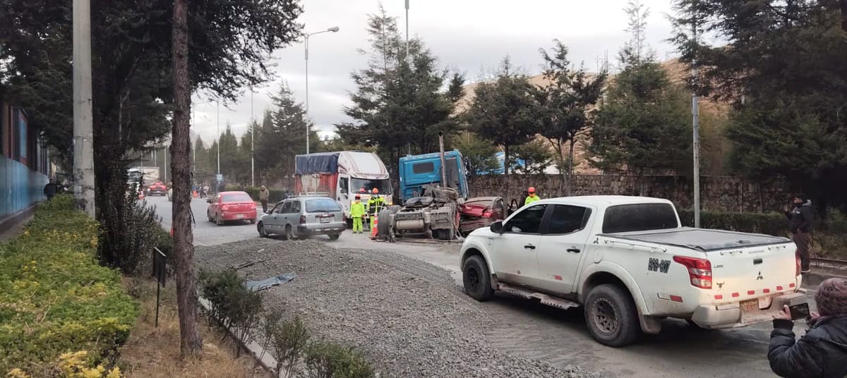 Carretera Central colapsa por más de 16 horas tras accidente que dejó dos fallecidos