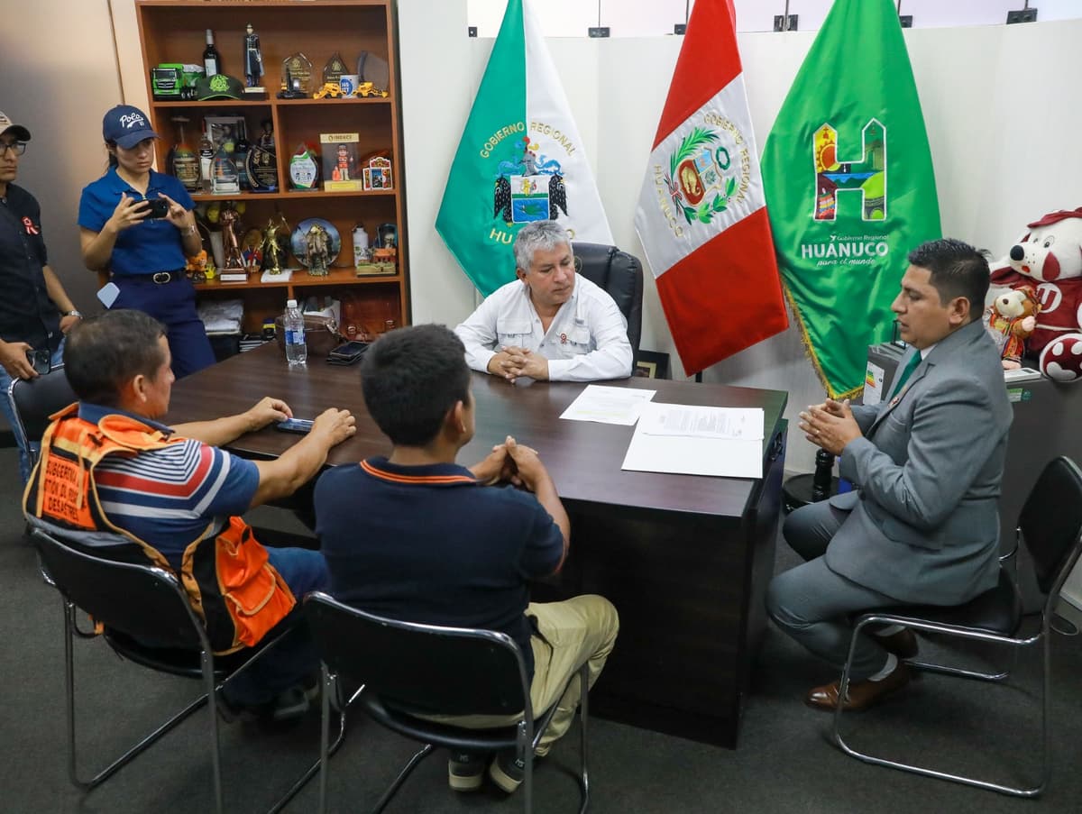 Gobierno regional entrega 2 mil galones de combustible para atender vías de Puerto Inca