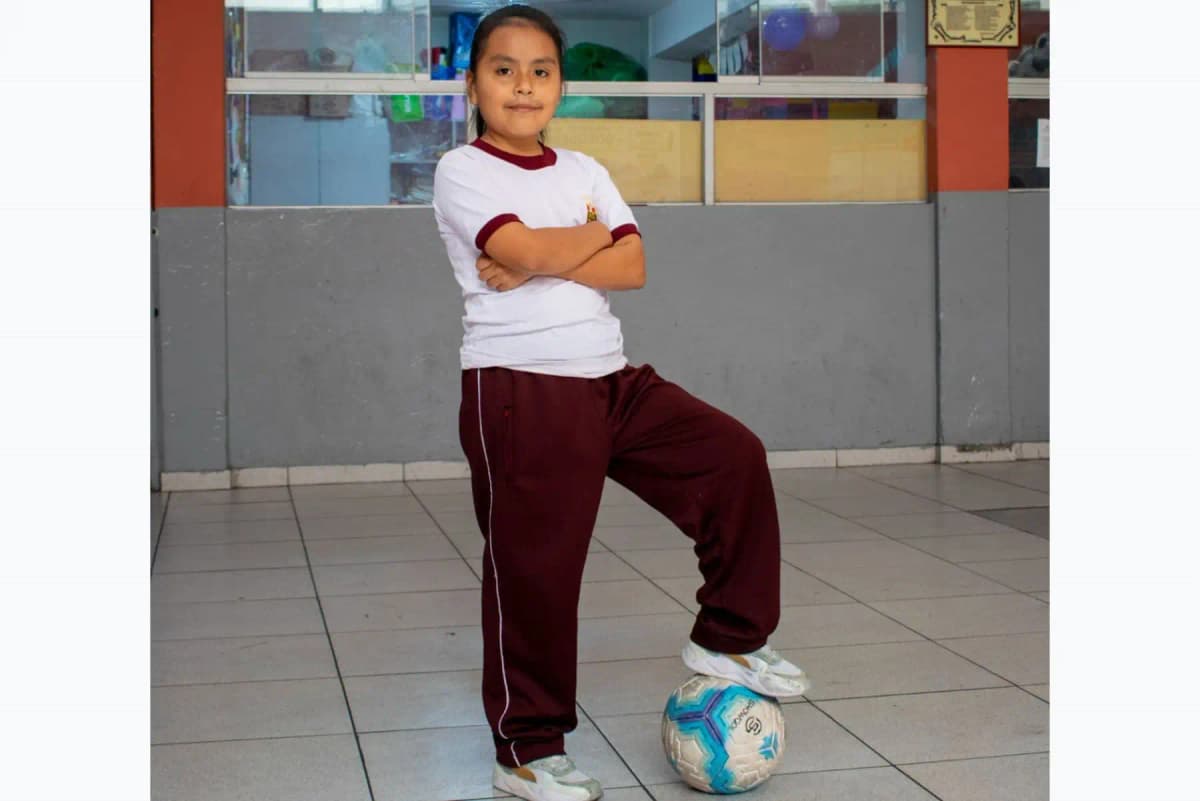 Lía, la niña de 9 años que sueña con ser futbolista profesional como Messi
