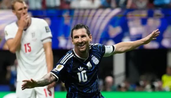 MESSI RECIBE ELOGIOS EN INGLATERRA