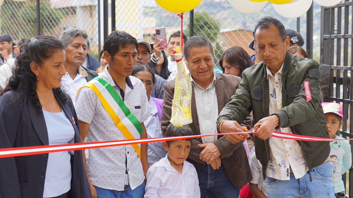 Colegio de Huallintusha abre seis aulas y centro de cómputo