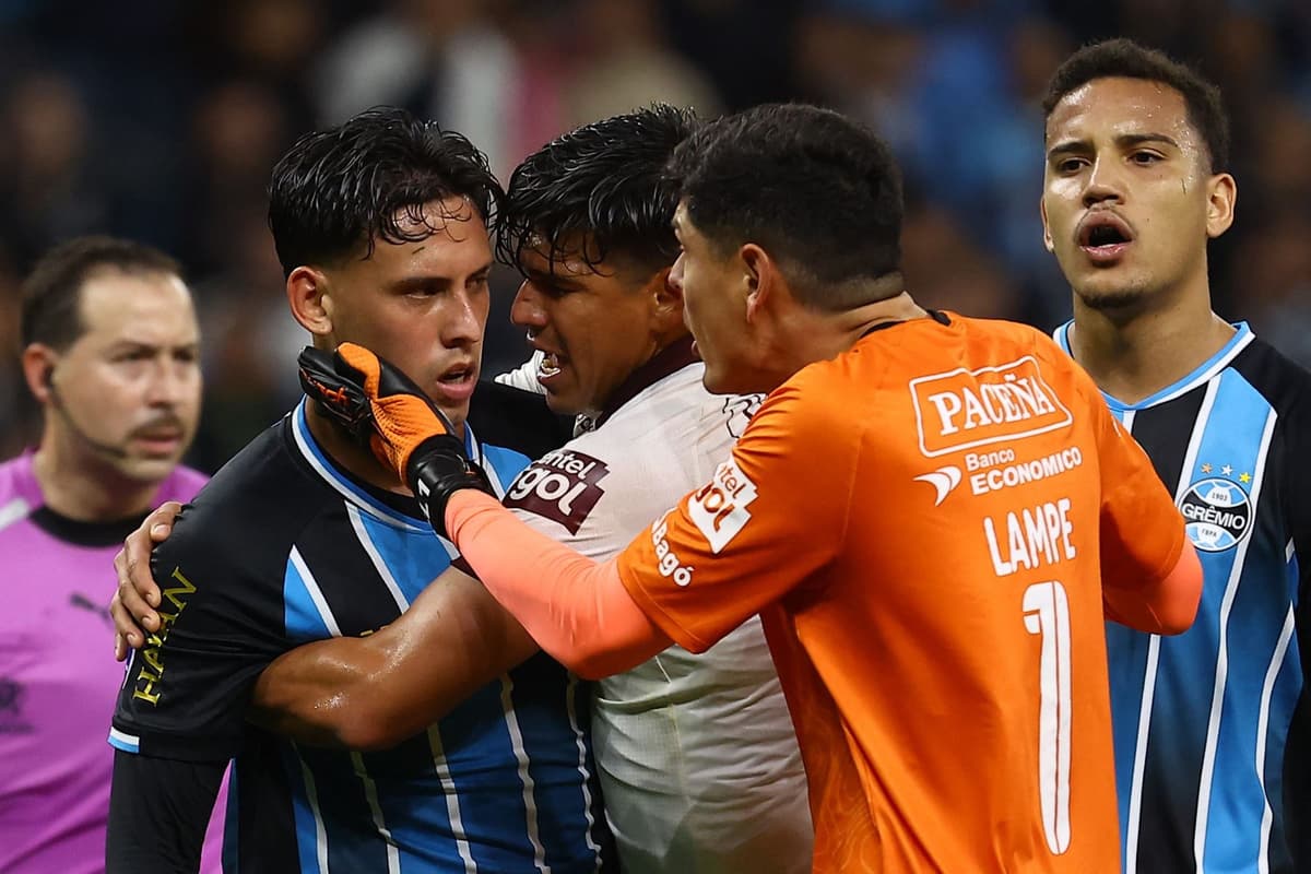 Erick Noriega fue expulsado y Gremio quedó eliminado de la Copa Sudamericana