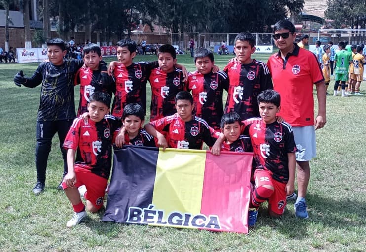 Francia lidera la Copa Mundial Sub-12