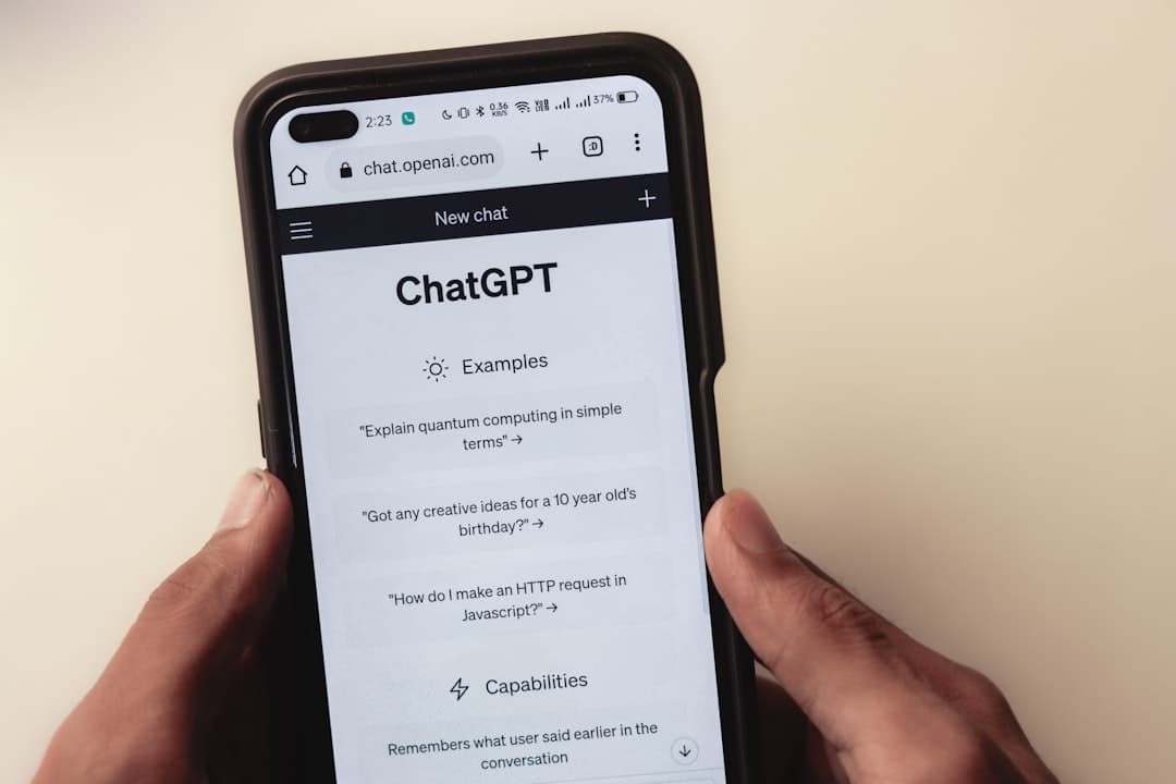 ChatGPT vuelve a WhatsApp: cómo usar el chatbot de OpenAI en la app de mensajería