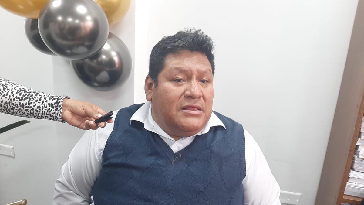 Robinson Aguirre plantea cuatro carriles y nuevo mercado durante actividad partidaria