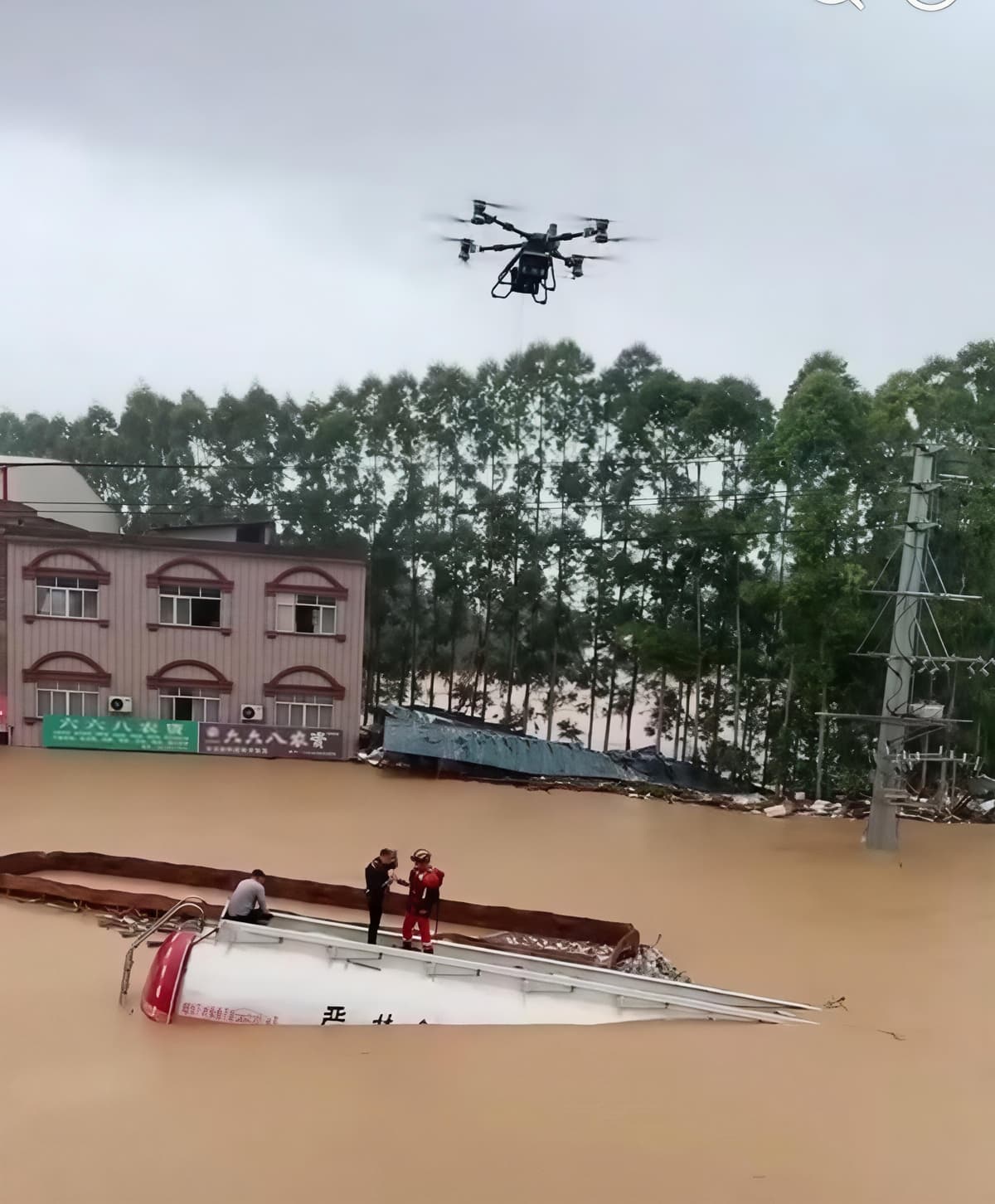 Tifón Maysak deja dos muertos y miles de evacuados en el sur de China