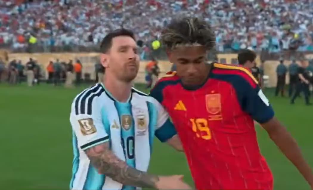 Lionel Messi y Lamine Yamal se abrazaron tras la final del Mundial 2026