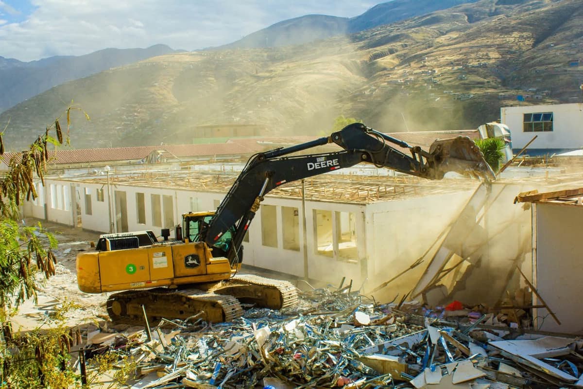 Demolición en La Esperanza llega al 90 % y prepara nuevo hospital oncológico