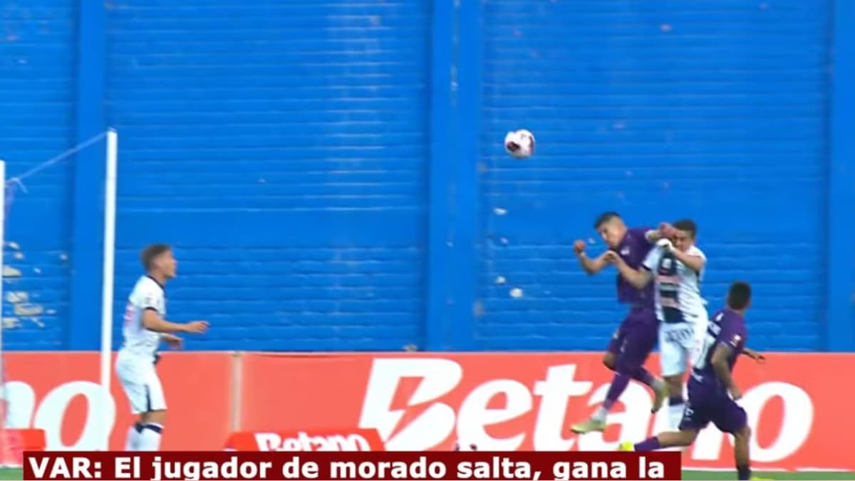 CONAR publica audio del VAR sobre codazo a Jairo Vélez en Alianza Lima vs Comerciantes Unidos
