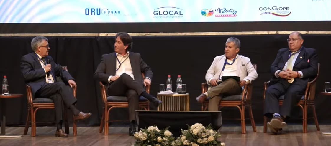 Pulgar expone potencial turístico de Huánuco en foro internacional realizado en Ecuador