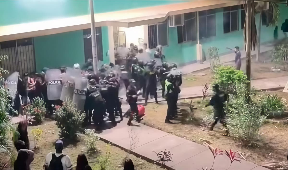 Policía ingresa a universidad de Ucayali y reprime protesta estudiantil