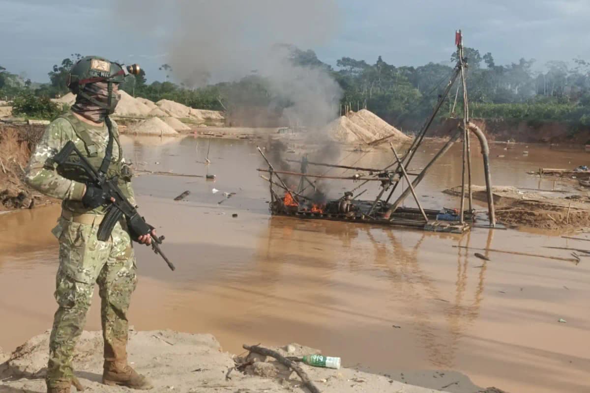 Fuerzas Armadas y PNP destruyen equipos por más de S/ 23.7 millones en operativo contra minería ilegal en Madre de Dios