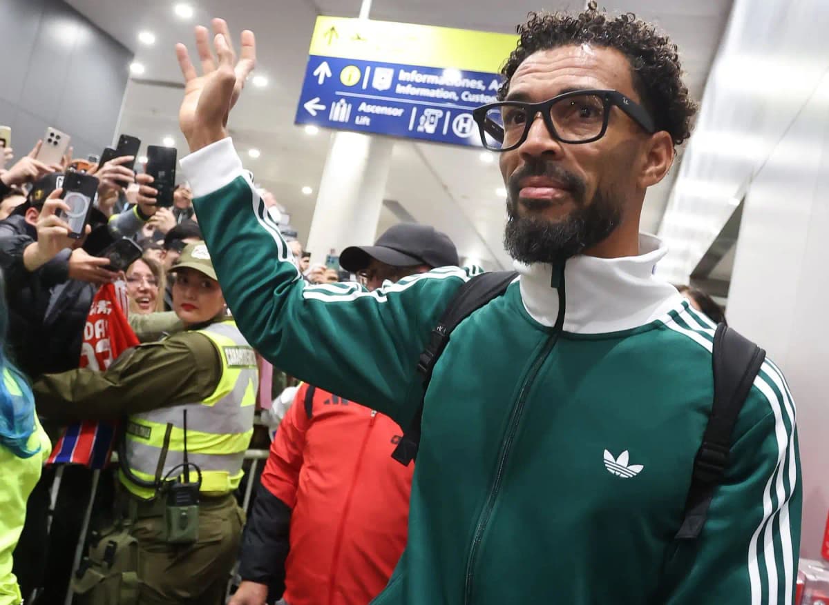 Vozinha llega a Chile y se declara 'muy feliz' de unirse a Colo Colo