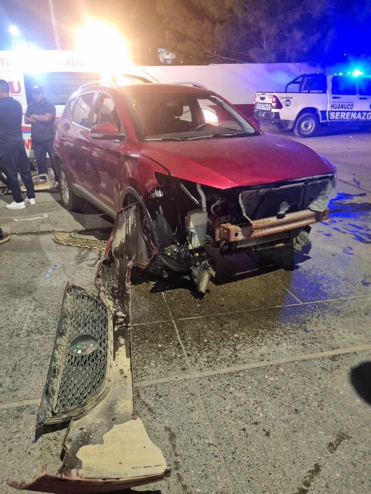 Camioneta sufre accidente cerca del cruce del jirón Leoncio Prado y la prolongación 14 de Agosto
