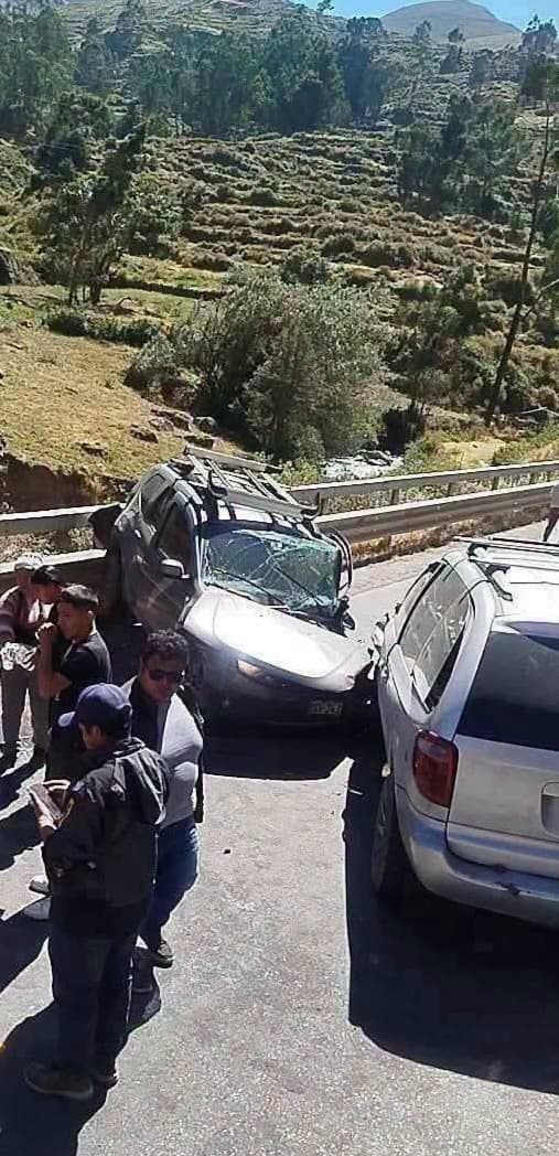 Violento choque deja varios heridos y moviliza a policías en carretera a Canta