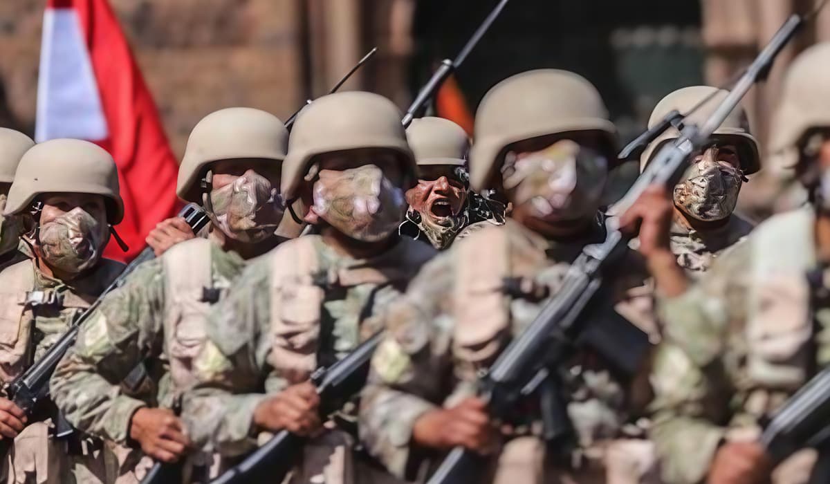 Ejecutivo anuncia patrullaje militar en calles mientras afina pedido de facultades legislativas