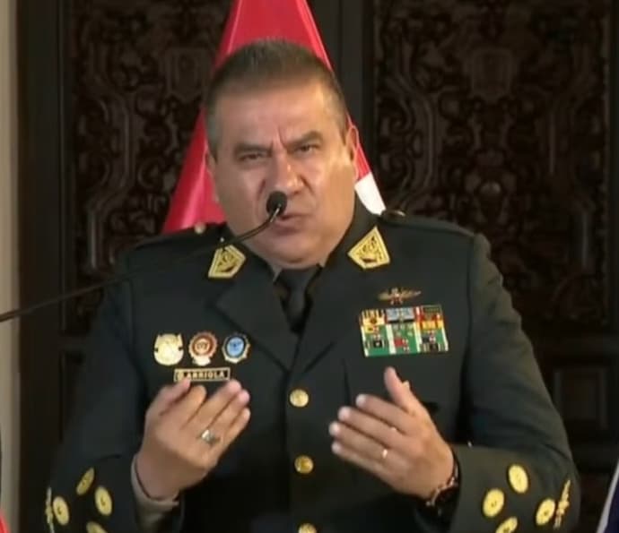 Óscar Arriola anuncia su salida de la comandancia general de la Policía Nacional