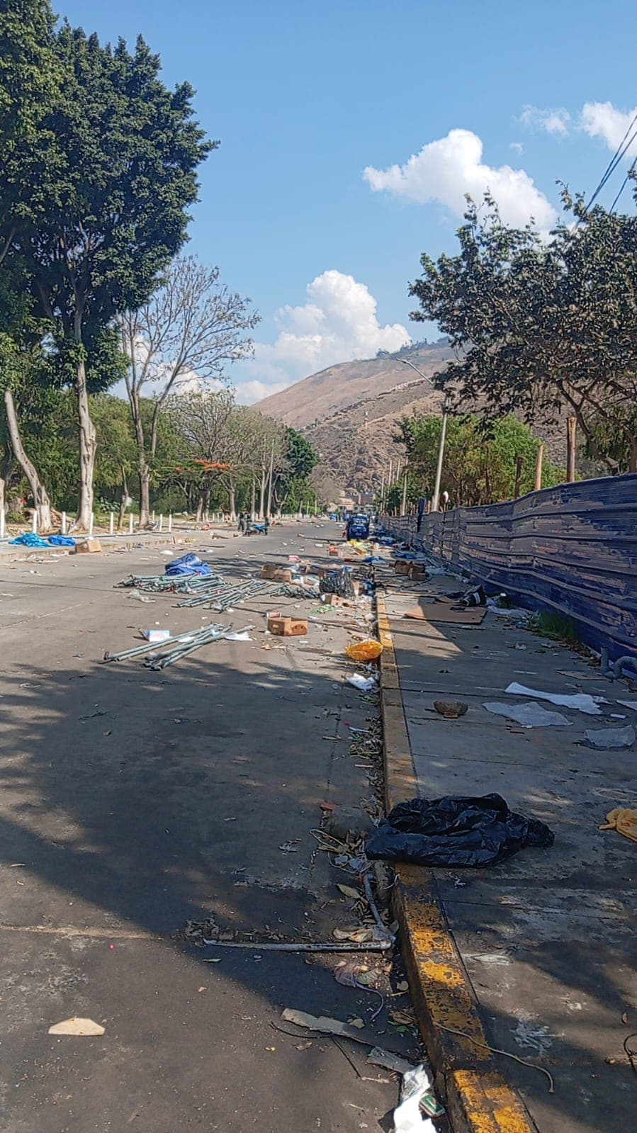 Feria deja basura y estructuras por retirar en la laguna Viña del Río