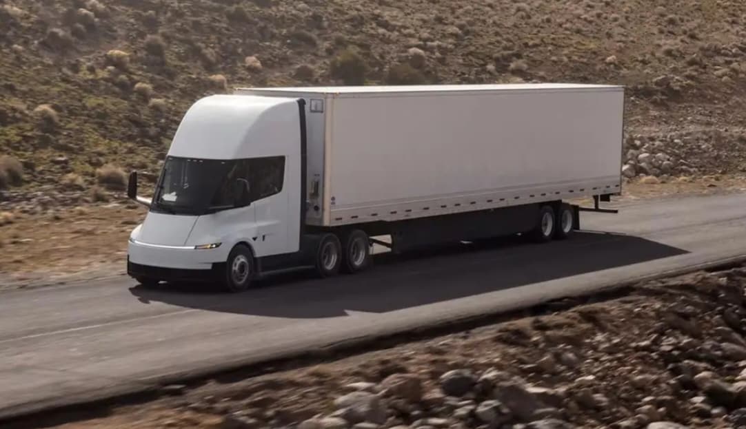Tesla inicia producción a gran escala del Semi y apunta a 50.000 camiones eléctricos al año