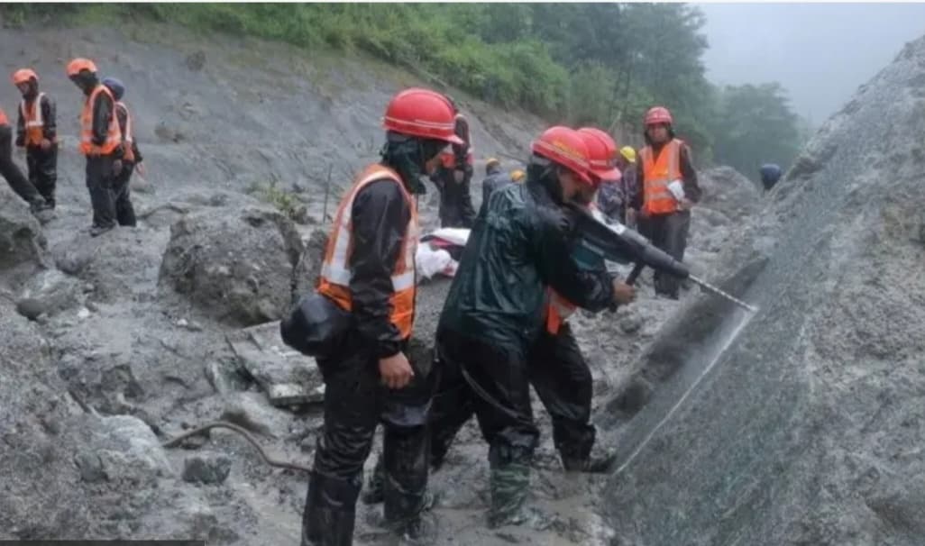 Nepal acelera rescate de más de 600 obreros atrapados en túneles hidroeléctricos