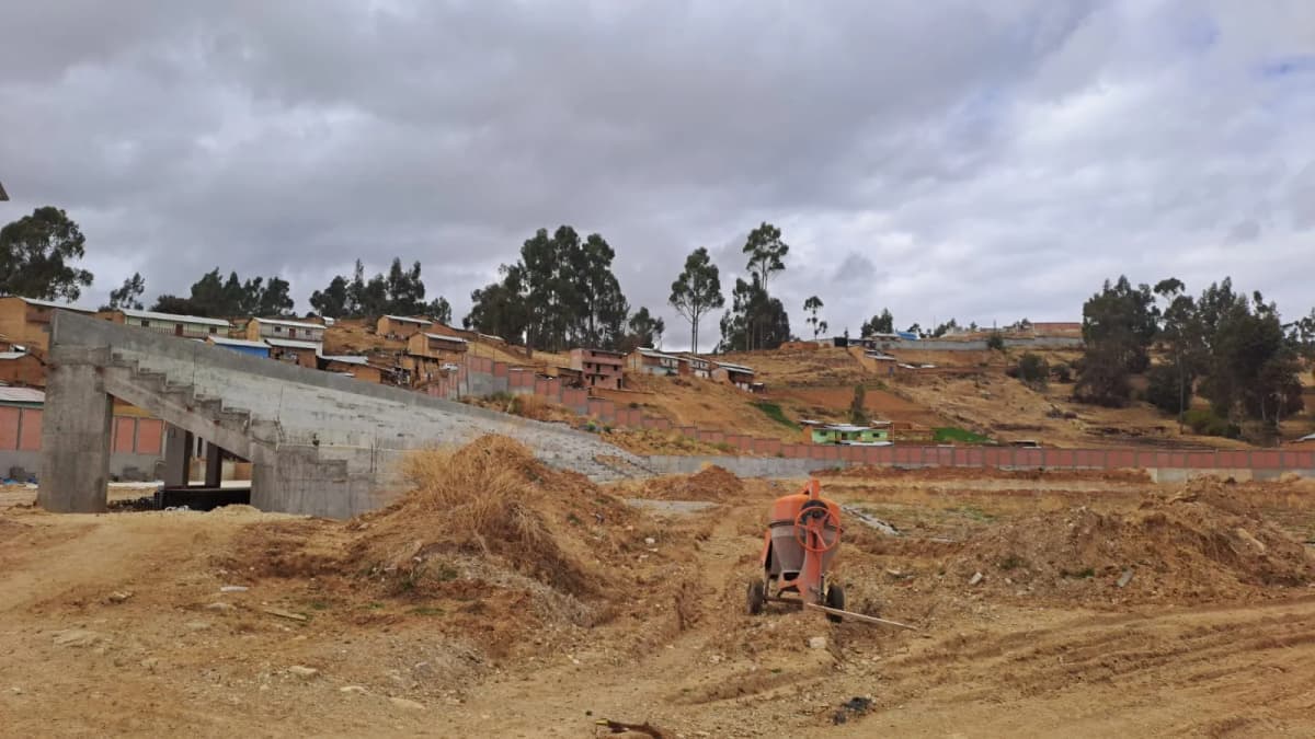 Pulgar promete concluir este año el Estadio de Llata, pero fiscalización reporta 55 % de avance