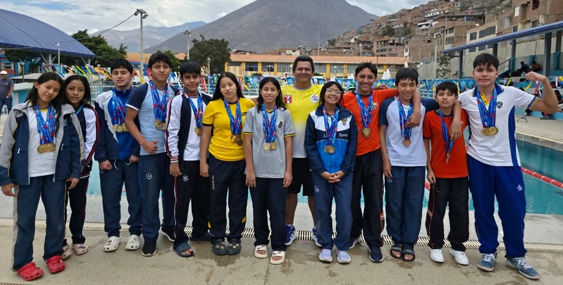 Huánuco domina la natación macrorregional