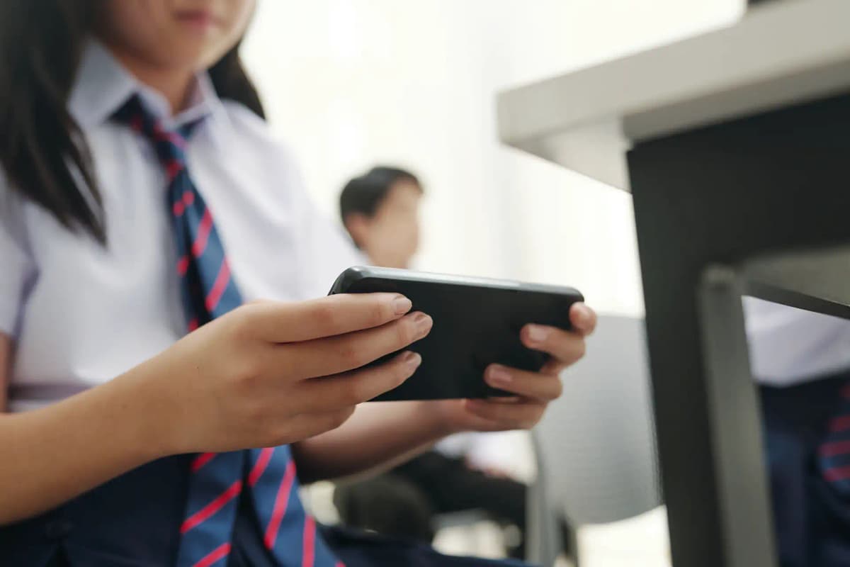Celulares en el colegio: Cuatro casos en que el reglamento permite usarlos