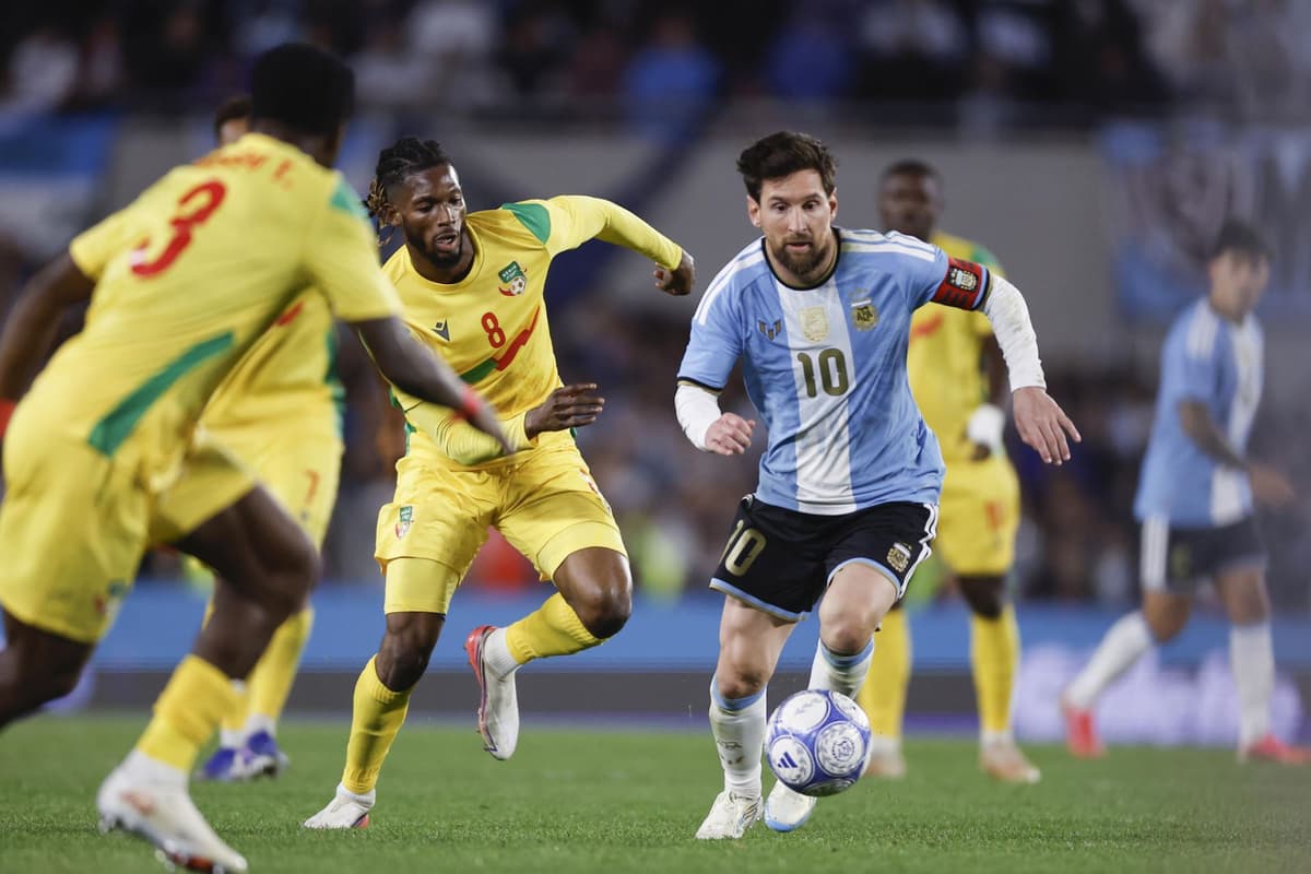 Messi se despide de la selección argentina con gol y doble asistencia ante Benín