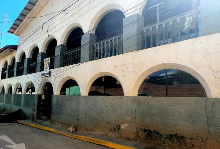 Hallan sin vida a mujer en su vivienda e investigan posible homicidio calificado