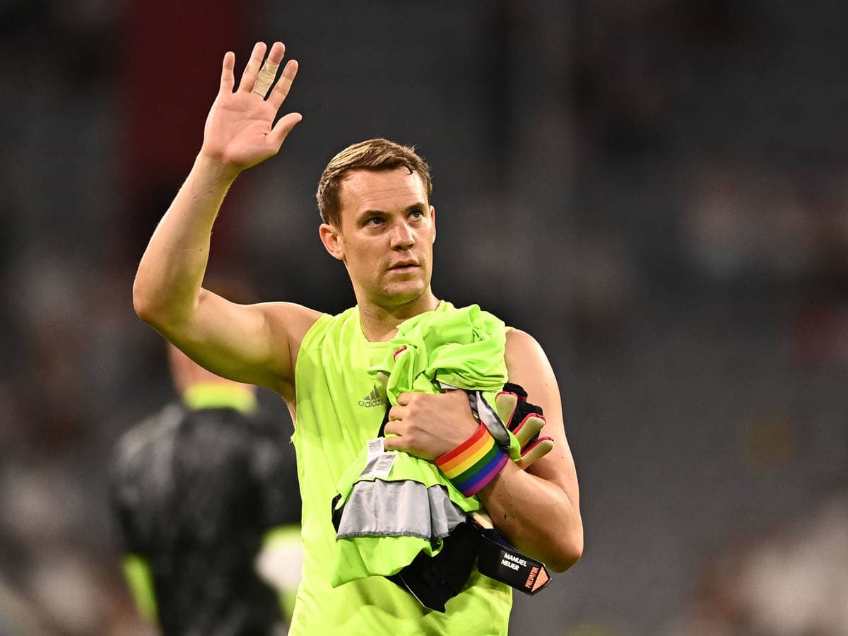 ¿Qué hay detrás del brazalete de Manuel Neuer en la Eurocopa?