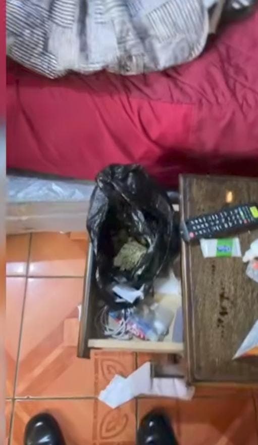 Detienen a dos personas por presunta microcomercialización de droga en hospedaje de Chaupimarca