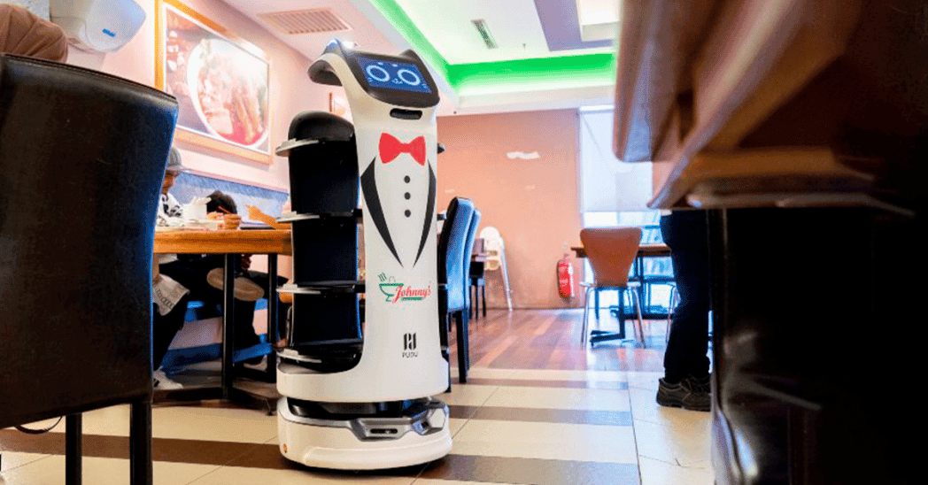 Pollería Rocky’s implementa mesero robot para atender a clientes